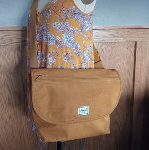 Herschel Supply Co. Lane Messenger Bag – Mustard Yellow